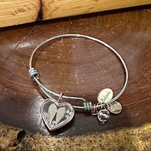 LA CH Angel Wing Believe Silver Charm Bracelet  Gift 🎁 Wrapped 1 day ship